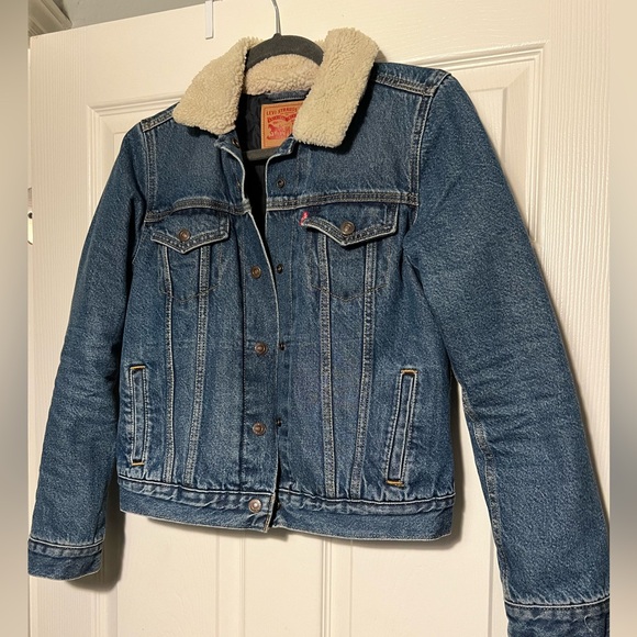 Levi Strauss Jean Jacket with Sherpa Collar - Picture 2 of 5